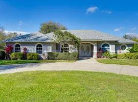 Walk to Lake Home with Screened Porch in Sebring!