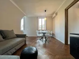 BIG Historical Colonne