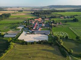 Equitana Hotel Resort, hotel di Březnice