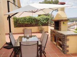 Tarracohomes -Casa en Tamarit con patio privado, terraza y barbacoa, place to stay in Tarragona