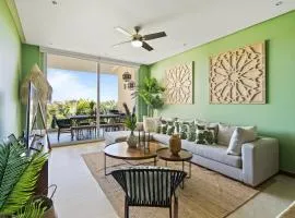 Stylish Peninsula Golf 3BR Oasis with Pool