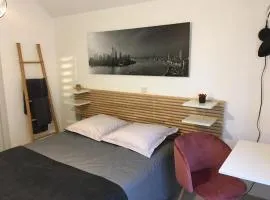 Chambre confortable avec une entrée indépendante - Parking & accès Lille facile