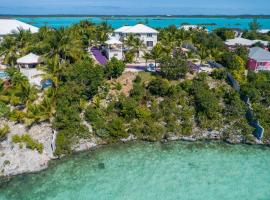 NEW Chalk Sound Home BBQ Pool Beach Steps Away, levný hotel v destinaci Providenciales