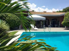 Villa Rosa Cebu, hotel v destinaci Alcoy