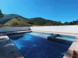 Sítio com piscina incrível, hotel en Santo Amaro da Imperatriz