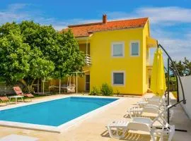 Cozy Apartment In Sveti Filip I Jakov