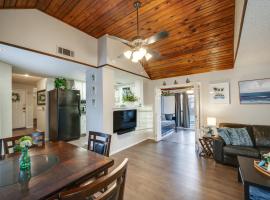 Cozy Texas Vacation Rental Near Lewisville Lake!、Lake Dallasのホテル