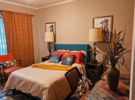 Private Suite - Stay Awhile DC East, Capitol Heights MD 1BR1BA Bonus Room Amenities, hotel a Capitol Heights