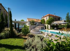 Villa Lastva is a five star seafront luxury villa with privite pool, hotell i Donja Lastva