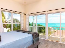 Breathtaking Turtle Tail Drive Oceanfront Villa, hotel en Providenciales