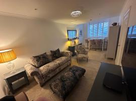 Luxury Moffat Apartment - High End Furnishing, hotel in Moffat