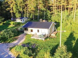 Stunning Home In Fristad With Wifi, hotel en Tämta