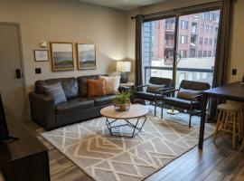 Modern Downtown Condo, hotel in Traverse City