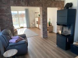 Au&szlig;ergew&ouml;hnliche Ferienwohnung in modernen Styl, отель с бассейном в городе Weiding