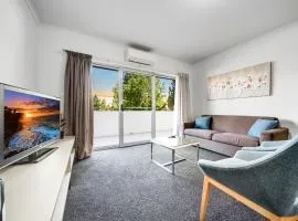 Spacious 2-Bed Conveniently by Lake Tuggeranong