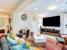 Pet-Friendly Silver Spring Condo with Yard!, hotel din Silver Spring