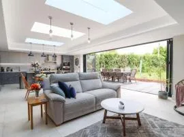 Homely 6 bed Cottage 30 mins to Heathrow, London, Legoland, Windsor Castle