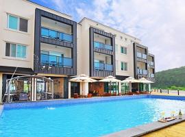 Glories Pension, hotel em Buan