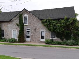 Stone Carriage House, cottage in Picton