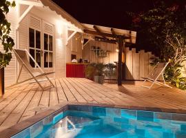 Les Coulirooms - Suite avec jacuzzi et grande terrasse, hotell i Sainte-Anne