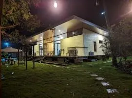 Yellow House - Country house near La Fortuna