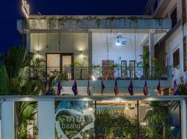Family Style 3-Bedroom Suite by Baahu Villa, готель у місті Сіємреап