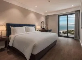 Luxury Apartment with Ocean View - 1 minute to beach