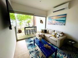 2 Bedroom Oceanfront Condo with Wi-Fi, AC and Pool, hotel en Parrita