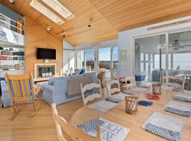 The Blissful Bay House, villa i Hampton Bays