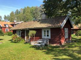 Stuga från 1600 talet, 17th century cottage, hotel en Eskilstuna