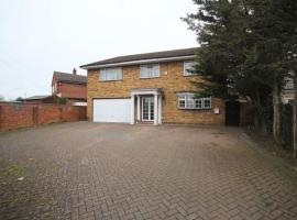 High Gable House -Four Bedrooms, hotel di Hillingdon