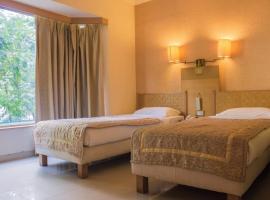 HOTEL ORCHARD INN, hotel with jacuzzis in Pune