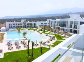 Stunning apartment by the sea – hotel z parkingiem w mieście Ayios Yeoryios