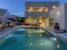VILLA MAKO, die moderne Luxus-Villa mit Swimmingpool und Whirlpool in ruhiger Vorort-Lage von Pula