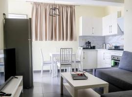 Exquisite Apartment for 4 people in the city central, cheap hotel in Heraklio Town