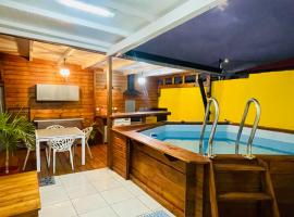 프티-부르에 위치한 취사 가능한 숙소 Myosotis, charmant logement central avec piscine privée, wifi et parking gratuit