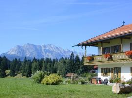 Ferienwohnungen Zum Baur, hotel v destinácii Krün