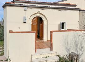 4 Bedroom Pet Friendly Home In Cugnoli, hotell i Cugnoli