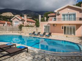 Delightful Kefalonia Villa - 3 Bedrooms - Villa Mare Blue - Private Pool and Close to Amenities - Trapezaki, hotel in Kefallonia