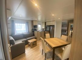 MOBIL HOME au camping la reserve 4 étoile โรงแรมในGastes