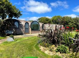 Jam First - Lydcott Glamping, Cornish Sea Views, hotel in East Looe