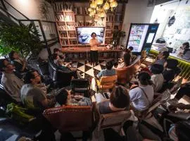 Chengdu Local Tea Hostel - Short Walk To Taikooli - Chill & Social Coffee Lounge - Metro downstairs - Free Activities - Friendly English Speaking Staff - Tibet, Panda, Buddha & Snow Mountain Tours