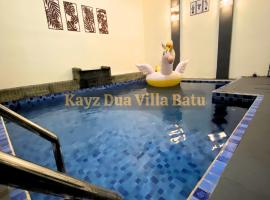 Villa Kayz Dua Batu Private Pool 4BR, cottage à Tlekung