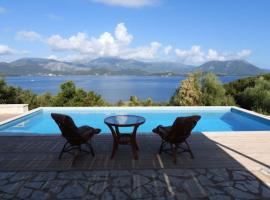 Meganisi Villa Armonia - Private Pool Oasis, hotel met parkeren in Vathí