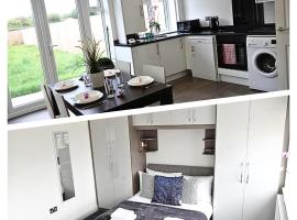 The Hatton Rooms, habitación en casa particular en New Bedfont