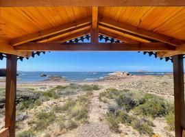 Isla Leones Camps, kamp s luksuznim &scaron;atorima u gradu 'Camarones'