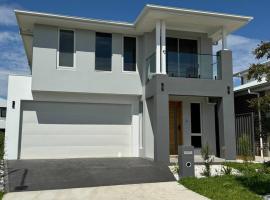 Brand New Luxury 4 Bedroom House, holiday home in Marsden Park