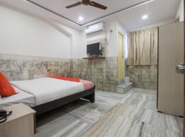 Hotel Holiday Rani Gunj Opp Punjab national bank, готель у місті Secunderābād