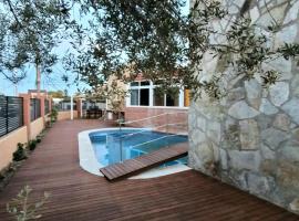 Cal Ton Holiday Rental, hotel in Canyelles