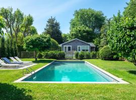 Heated Pool, Driftwood Cottage by RoveTravel, feriebolig i East Hampton
